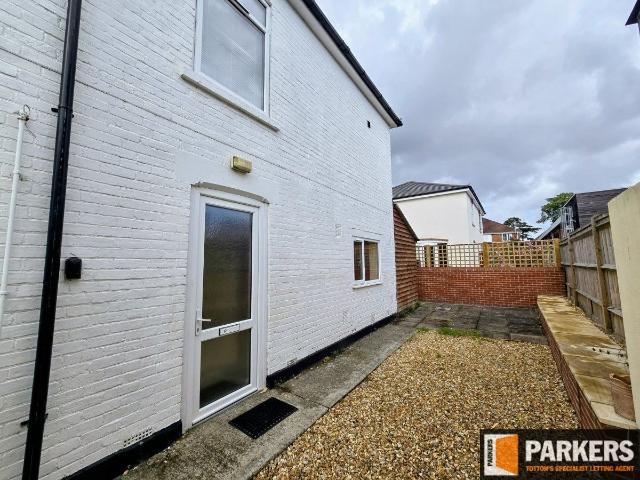 South Street, Hythe SO45, 2 bed flat to rent, £1,175 pcm | PrimeLocation