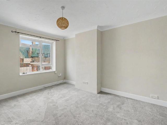South Street, Lancing, West Sussex, BN15 1 bed flat to rent £1,000 pcm £231 pw