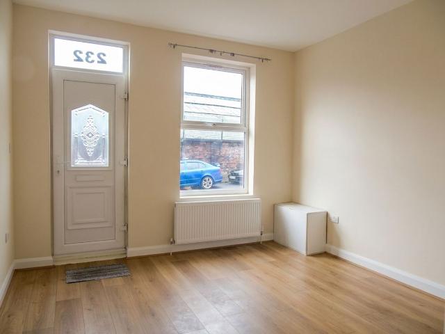 South Street North, New Whittington S43, 5 bed end terrace house to rent, £1,000 pcm | PrimeLocation