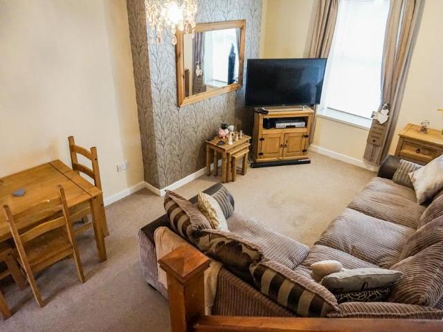 South Street, Sebastopol, NP4 5DZ 2 bed end of terrace house to rent £750 pcm £173 pw