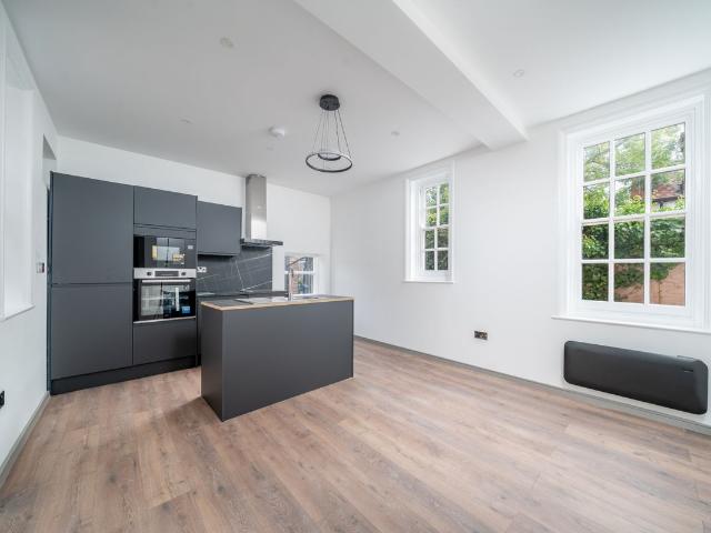 South Street, Rochford SS4, 2 bed flat to rent, £1,500 pcm | PrimeLocation
