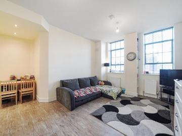 South Street, Romford 1 bed flat to rent £1,450 pcm £335 pw