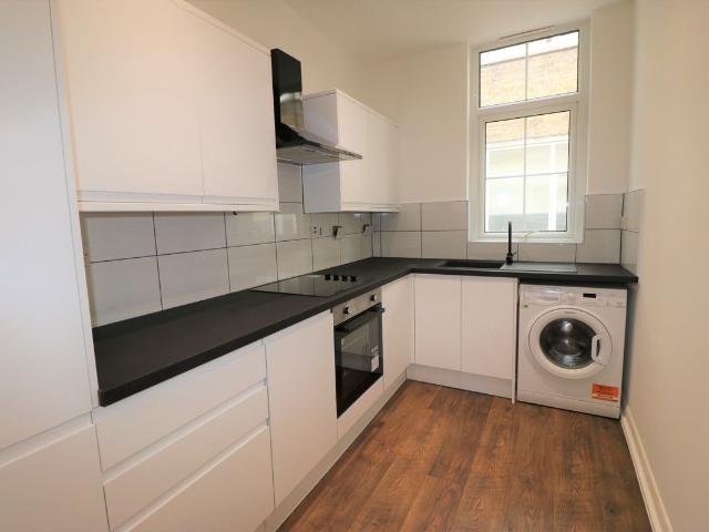 South Street, Romford, Essex RM1, 2 bed flat to rent, £1,650 pcm | PrimeLocation
