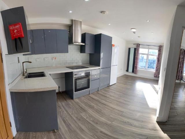 South Street, Romford RM1 1 bed flat to rent £1,300 pcm £300 pw