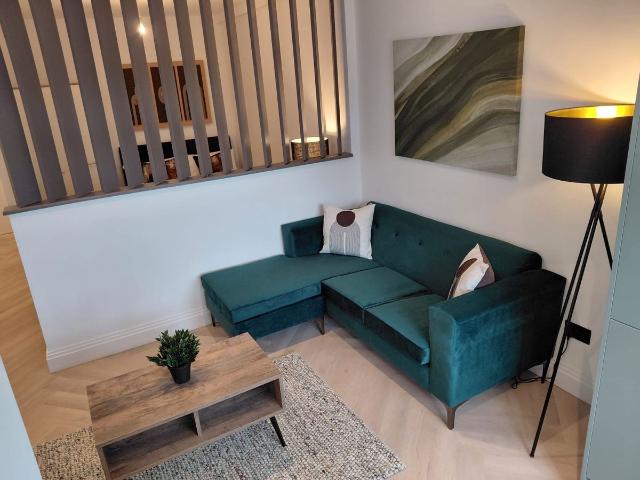 South Street, Romford RM1, 1 bed flat to rent, £1,350 pcm | PrimeLocation