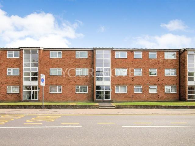 South Street, Romford RM1 2 bed flat to rent £1,550 pcm £358 pw