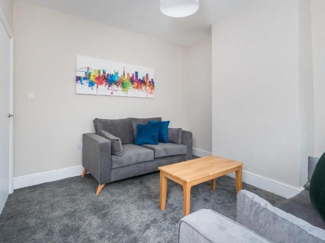Southmead Road, Bristol BS10 4 bed house to rent £2,195 pcm £507 pw
