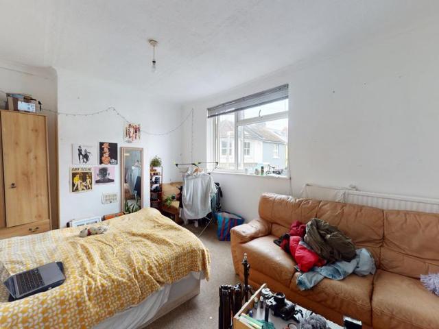 Southover Street, Brighton, BN2 4 bed semi detached house to rent £2,400 pcm £554 pw