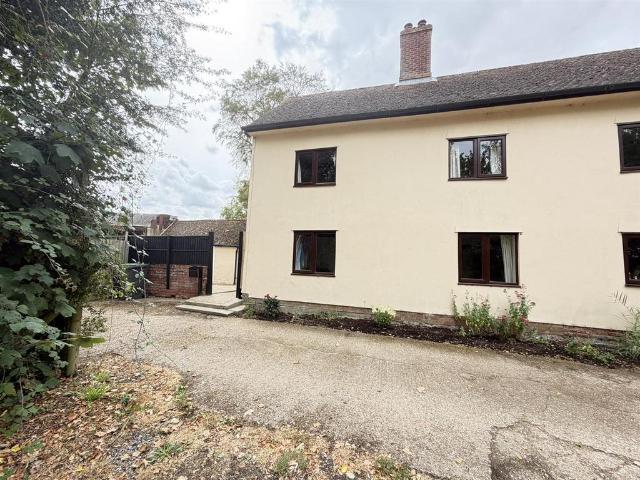 Southolt 3 bed semi detached house to rent £1,100 pcm £254 pw