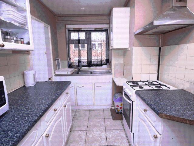 Southall UB1 3 bed flat to rent £2,495 pcm £576 pw