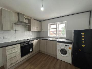Southall UB2 3 bed flat to rent £1,995 pcm £460 pw