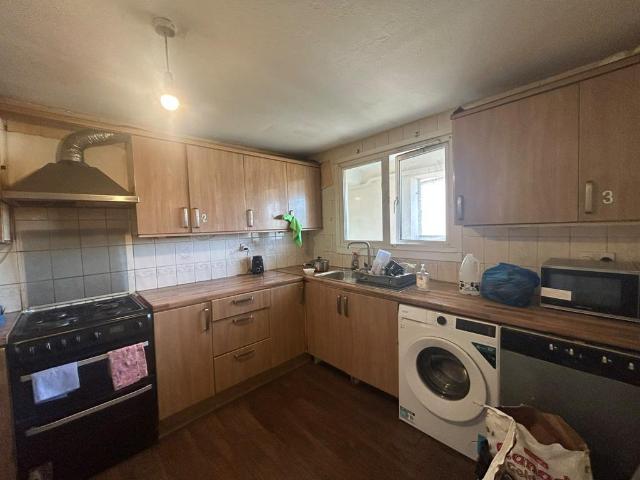 SOUTHALL UB2 3 bed flat to rent £2,200 pcm £508 pw