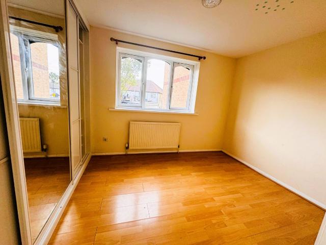 Southall UB2, 1 bed flat to rent, £1,400 pcm | PrimeLocation