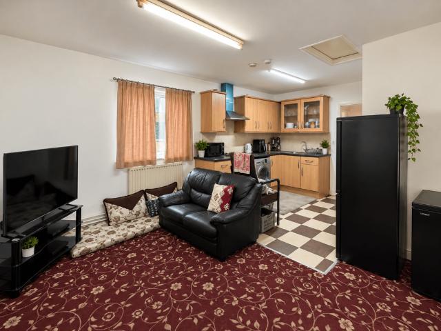 SOUTHALL UB2 2 bed flat to rent £1,950 pcm £450 pw
