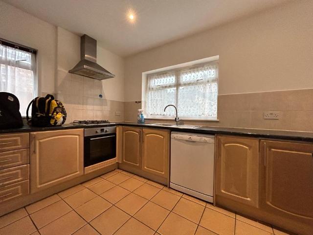 Southall UB2 4 bed semi detached house to rent £2,850 pcm £658 pw