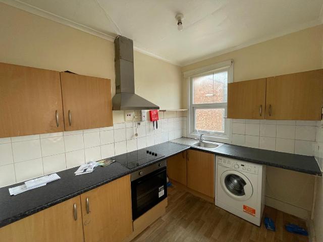 Southall Broadway UB1, 4 bed flat to rent, £2,750 pcm | PrimeLocation