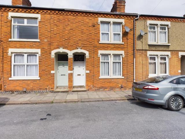 Southampton Road, Northampton NN4 4 bed house to rent £2,100 pcm £485 pw