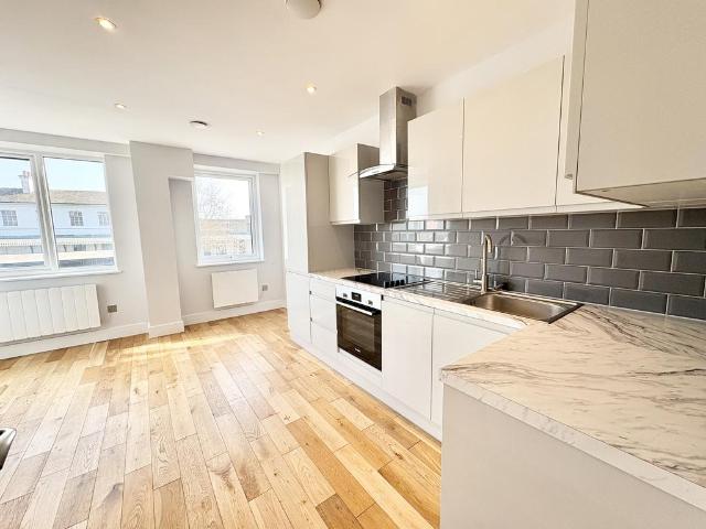 Southampton Road, EASTLEIGH 1 bed flat to rent £950 pcm £219 pw