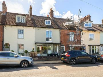 Southampton Road, Lymington. 2 bed terraced house to rent £1,375 pcm £317 pw