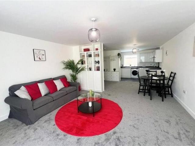 Southampton Studio to rent £975 pcm £225 pw