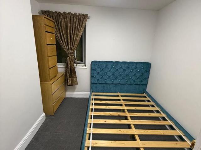 Southbury Road, Enfield EN1 1 bed in a house share to rent £900 pcm £208 pw