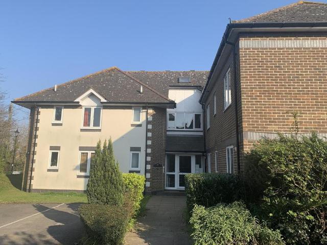 Southbank Court, Chichester 2 bed apartment to rent £1,200 pcm £277 pw