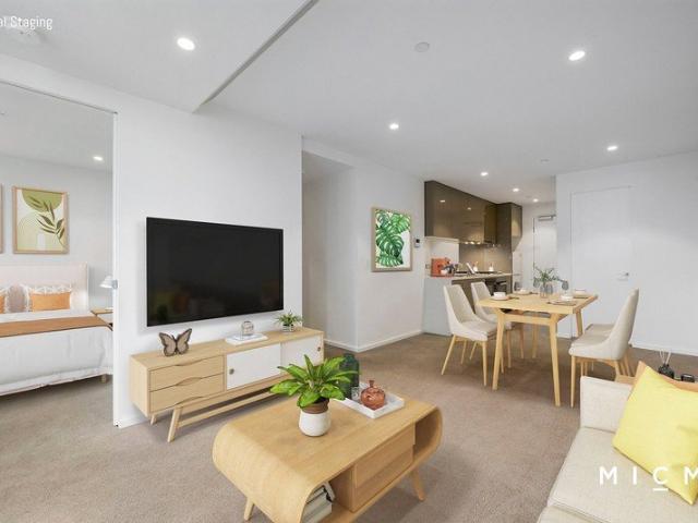 Southbank Central Sanctuary with Blue Water Bay Views