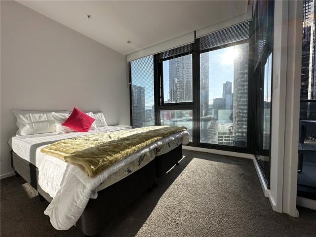 Southbank Grand: Stunning & Modern Two Bedrooms Two Bathrooms Apartment Awaits!