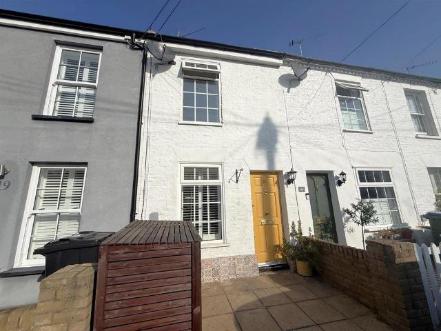 Southbank, Thames Ditton KT7 2 bed terraced house to rent £2,500 pcm £577 pw