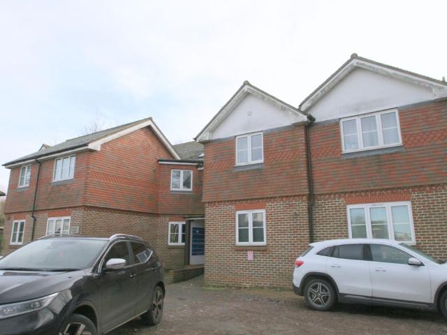 Southborough, Kent TN4, 2 bed flat to rent, £1,250 pcm | PrimeLocation