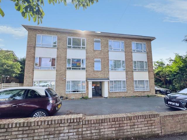 Southbourne Grove, Westcliff On Sea SS0, 2 bed flat to rent, £1,200 pcm | PrimeLocation