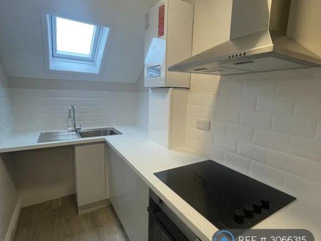 Southbourne Road, Bournemouth, BH6 Studio to rent £850 pcm £196 pw