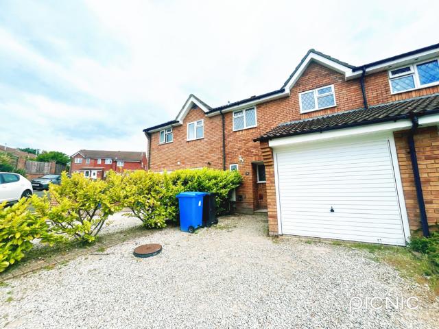 Southbrook Close, Poole, BH17 3 bed house to rent £1,500 pcm £346 pw