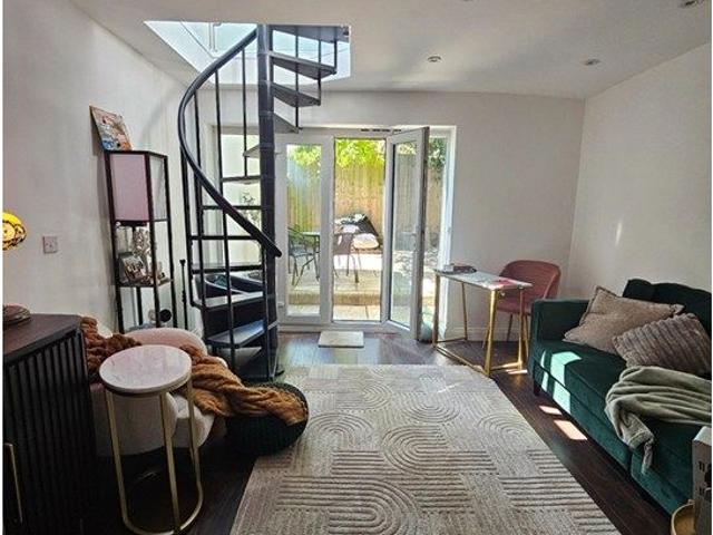 Southchurch Ave, Southend SS1, 2 bed maisonette to rent, £1,820 pcm | PrimeLocation
