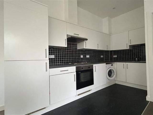 Southchurch Road, Southend on Sea 2 bed flat to rent £1,300 pcm £300 pw