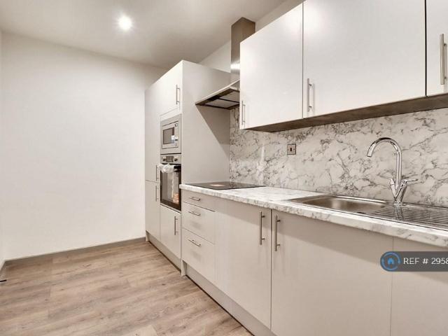 Southchurch Road, Southend On Sea, SS1 1 bed flat to rent £1,325 pcm £306 pw
