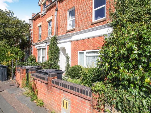 Southcote Road, Bournemouth BH1, 1 bed flat to rent, £1,400 pcm | PrimeLocation
