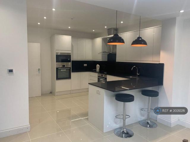 Southcote Road, London, SE25 1 bed in a house share to rent £910 pcm £210 pw