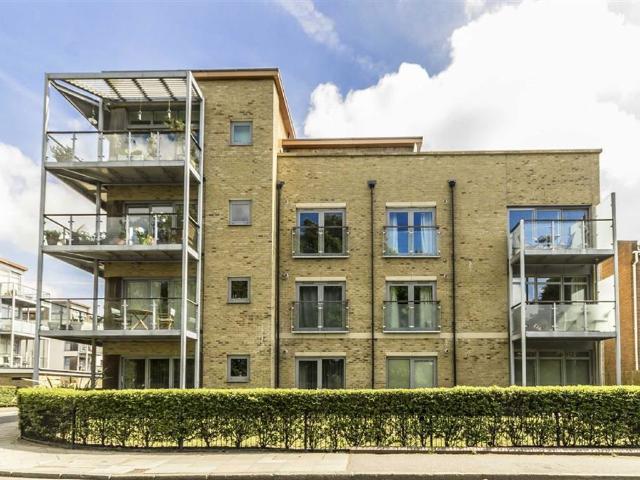 Southcott Road, Teddington TW11, 2 bed flat to rent, £2,395 pcm | PrimeLocation