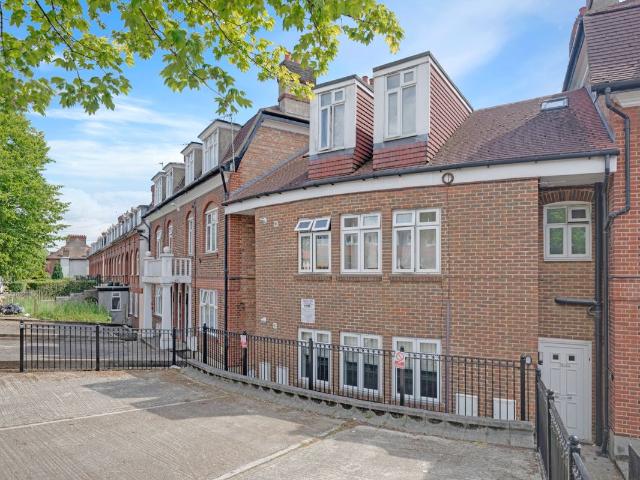 Southcroft Road, Lc549, Tooting SW16, 2 bed maisonette to rent, £2,150 pcm | PrimeLocation