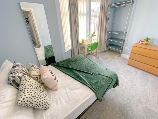 Southdale Road, Liverpool, L15 4HZ, United Kingdom | 4 bed townhouse for rent #134703405 | Rentberry