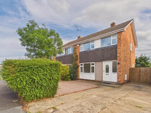 Southdown Road, Peterborough PE7 3 bed semi detached house to rent £1,200 pcm £277 pw