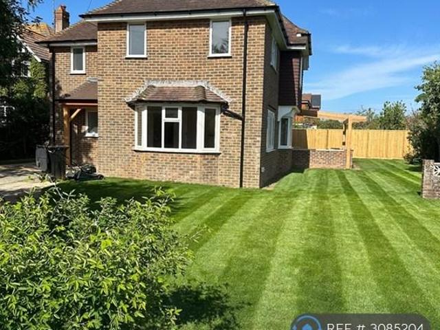 Southdown Road, Seaford, BN25 4 bed detached house to rent £2,300 pcm £531 pw