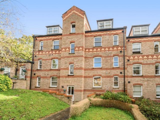 Southdowns Park Haywards Heath RH16 2 bed apartment to rent £1,400 pcm £323 pw
