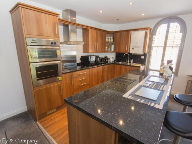 Southdowns Park, Haywards Heath, RH16 2 bed flat to rent £1,450 pcm £335 pw