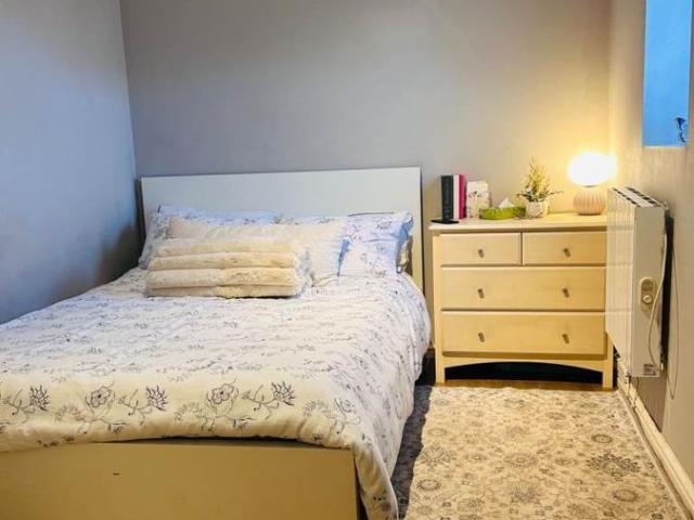 Southend Arterial Road, Hornchurch RM11, 1 bed flat to rent, £1,250 pcm | PrimeLocation