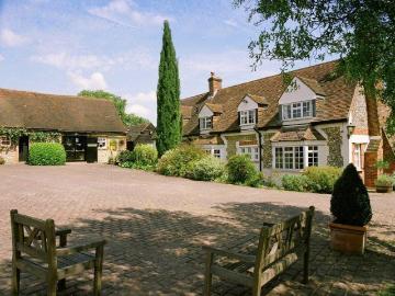 Southend, Henley on Thames. 4 bed detached house to rent £30,333 pcm £7,000 pw