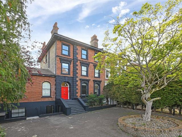 Southend Road, Beckenham, BR3 2 bed flat to rent £2,550 pcm £588 pw