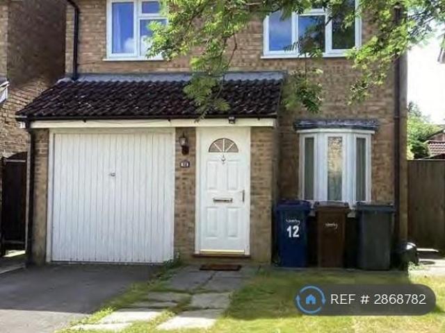 Southern Way, Farnham, GU9 3 bed detached house to rent £2,000 pcm £462 pw