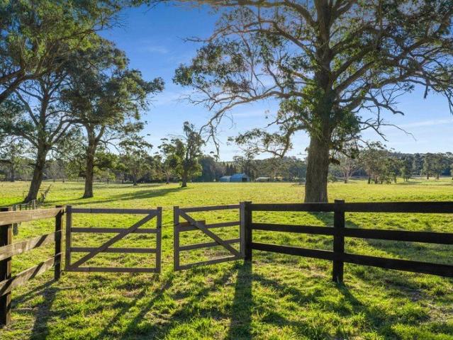 Southern Highlands Lifestyle with Subdivision Potential STCA